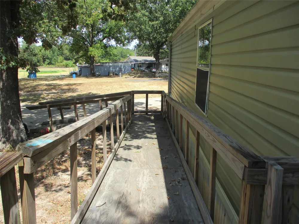 2379 FM 515 Emory, TX 75440