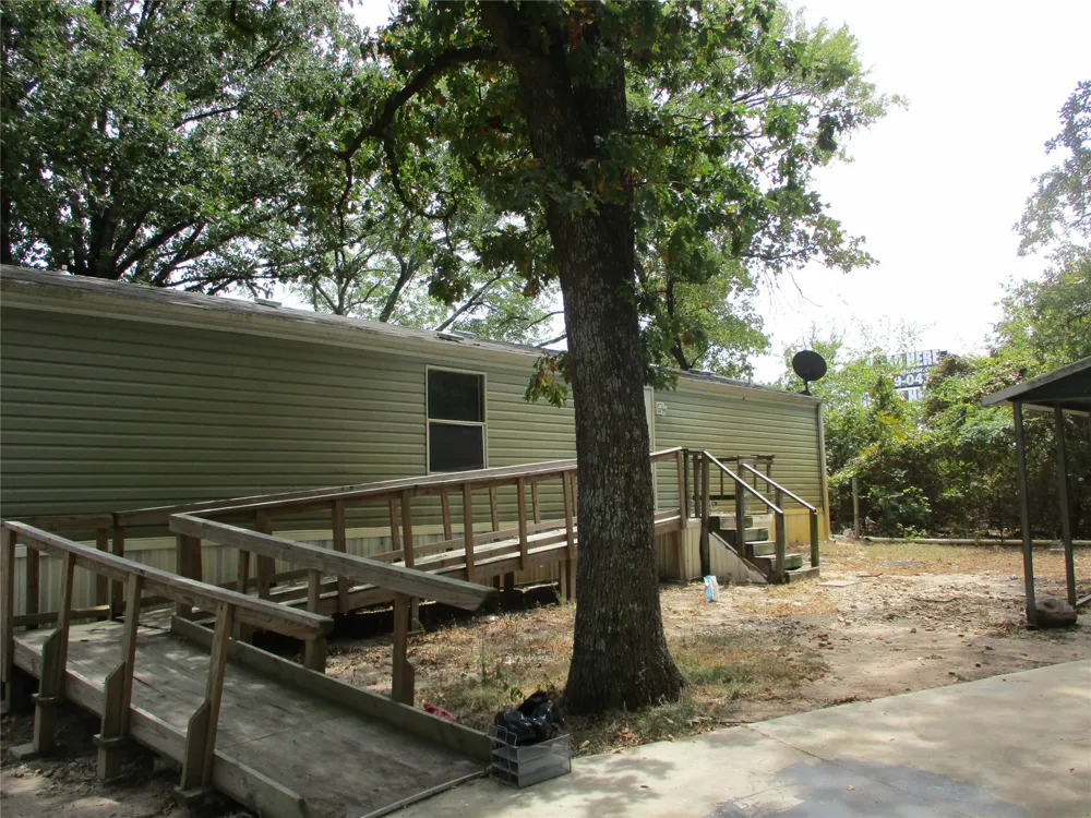 2379 FM 515 Emory, TX 75440