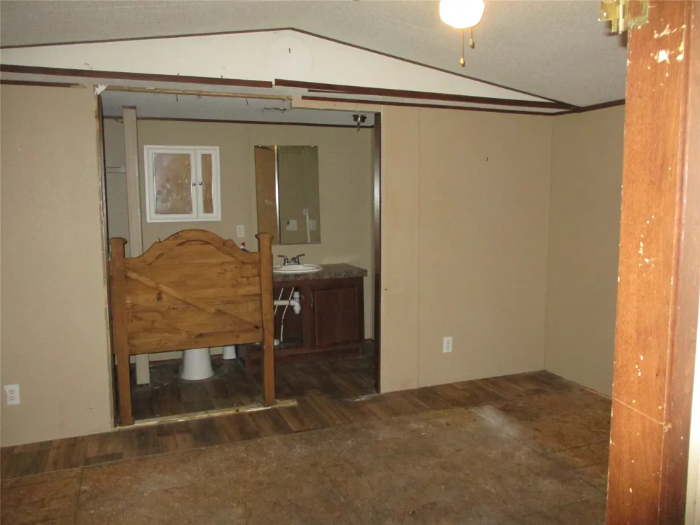 2379 FM 515 Emory, TX 75440