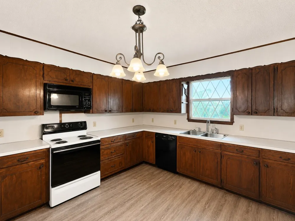 3858 US Highway 69 Highway Leonard, TX 75452