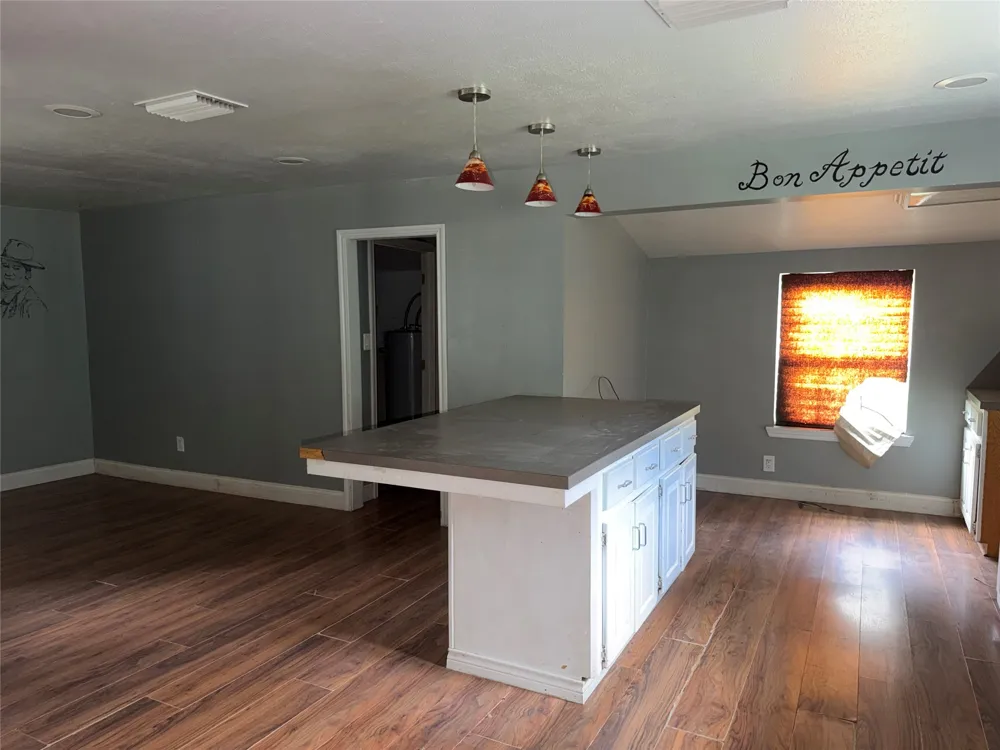 2071 W Point Tap Road Palestine, TX 75803