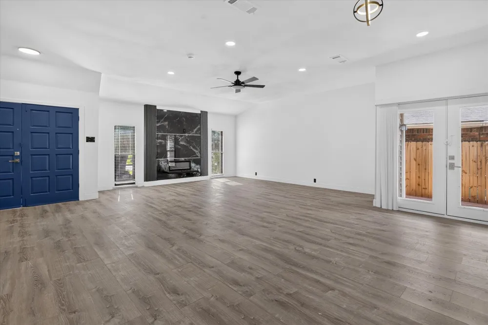 1800 Tree Line Drive Carrollton, TX 75007