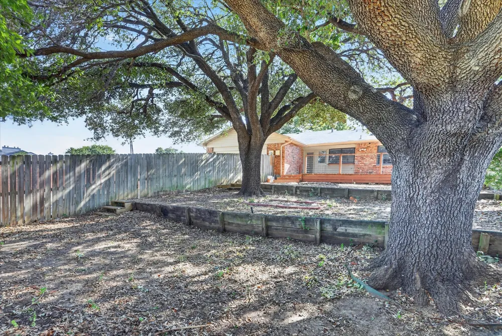 1800 Tree Line Drive Carrollton, TX 75007