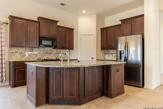 2133 RANGE RD Seguin, TX 78155