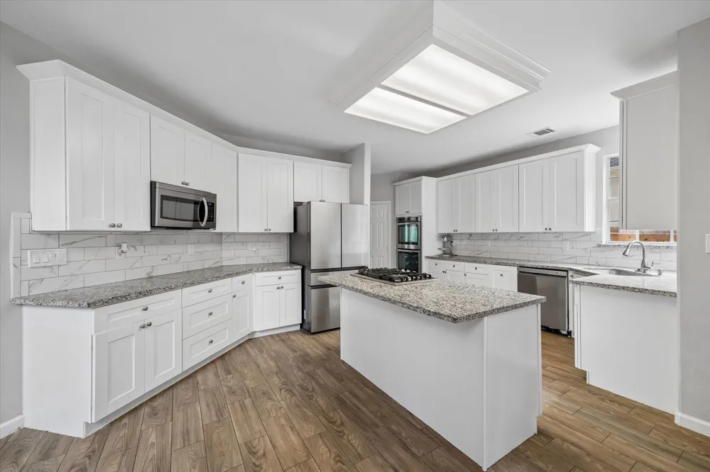 2214 Deer Cove Trail Kingwood, TX 77339