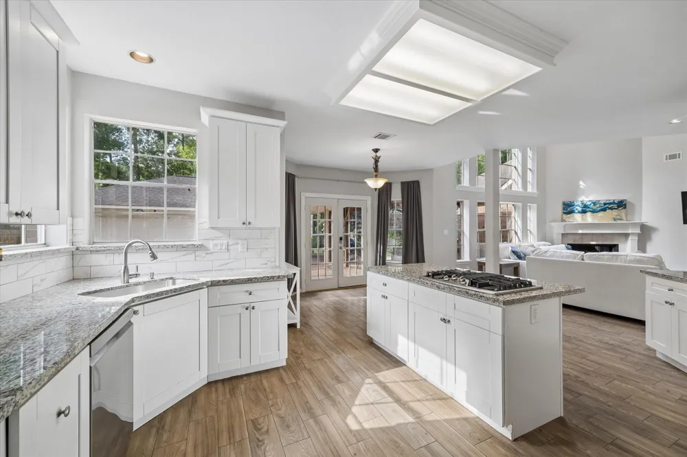 2214 Deer Cove Trail Kingwood, TX 77339