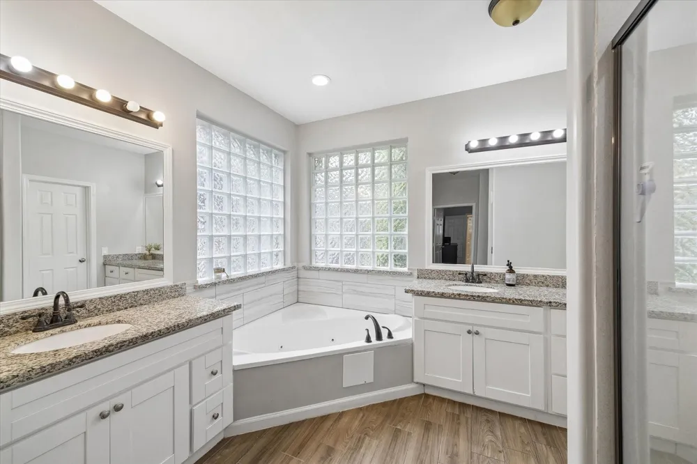 2214 Deer Cove Trail Kingwood, TX 77339