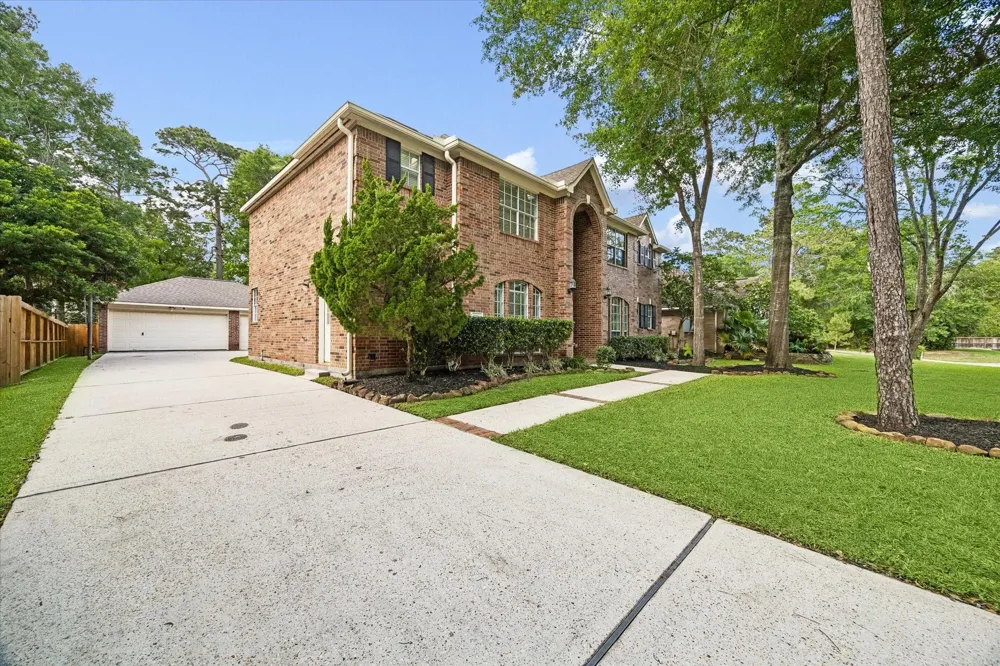 2214 Deer Cove Trail Kingwood, TX 77339