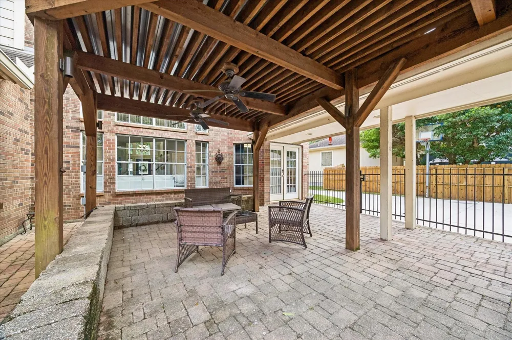 2214 Deer Cove Trail Kingwood, TX 77339
