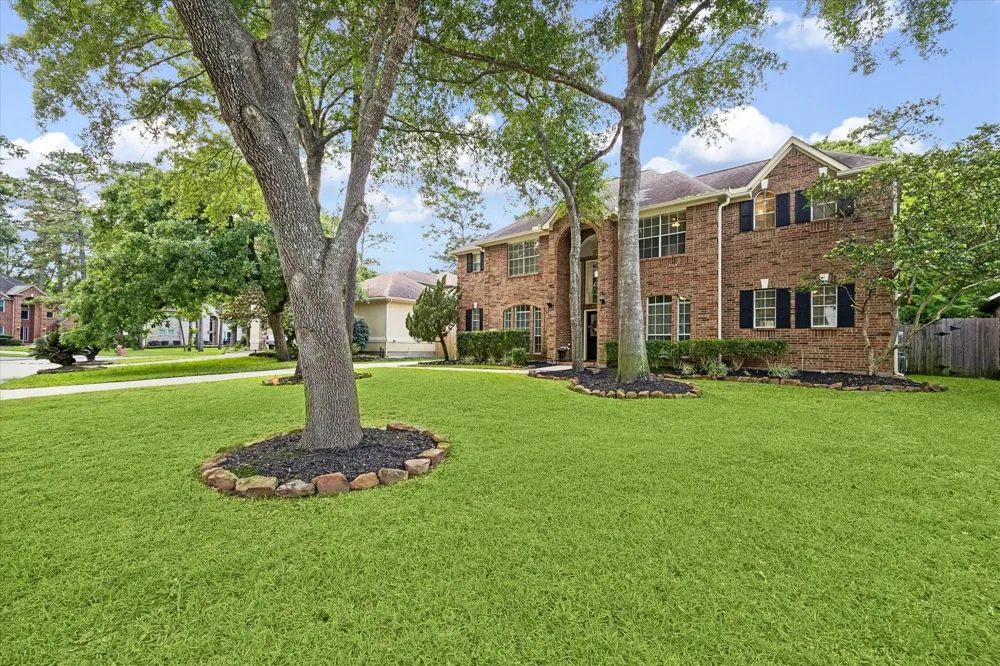 2214 Deer Cove Trail Kingwood, TX 77339