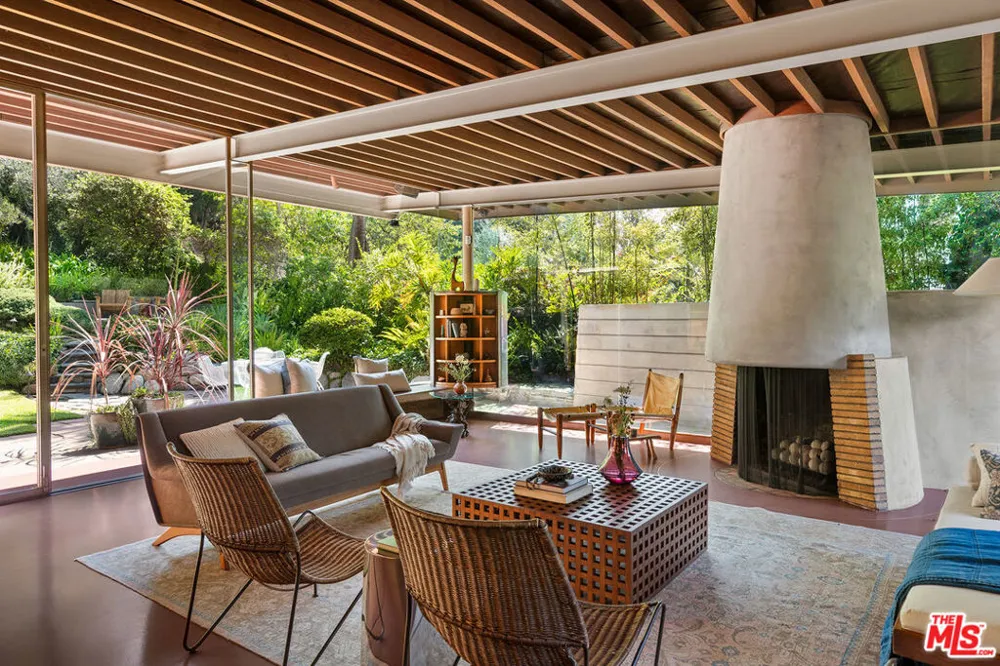 780 Laguna Road Pasadena, CA 91105