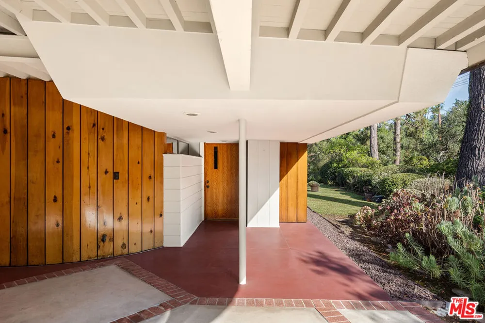 780 Laguna Road Pasadena, CA 91105