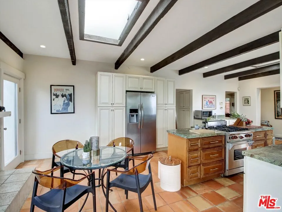 2007 Barcelona Drive Los Angeles, CA 90046