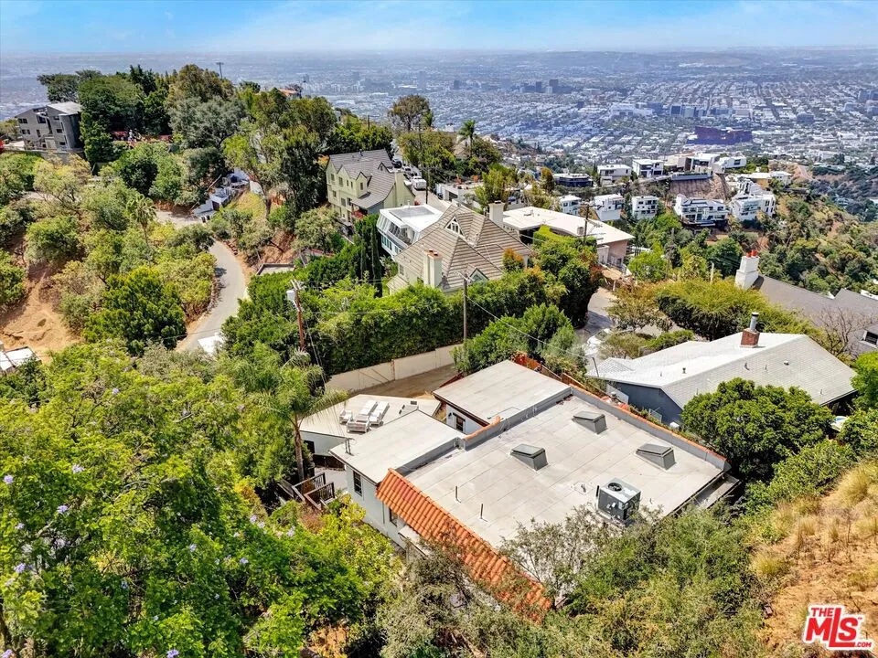 2007 Barcelona Drive Los Angeles, CA 90046