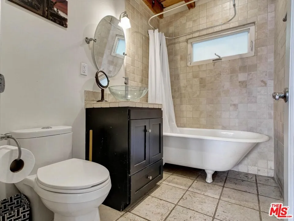 2007 Barcelona Drive Los Angeles, CA 90046