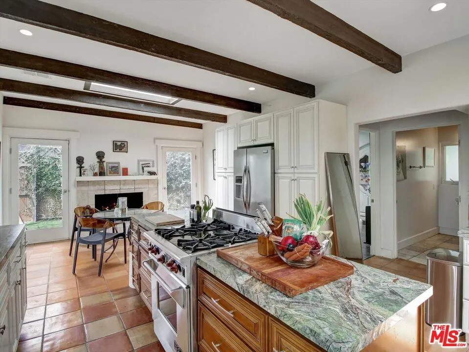 2007 Barcelona Drive Los Angeles, CA 90046