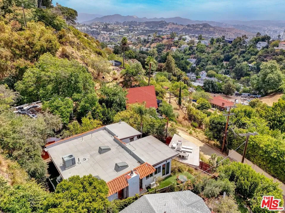 2007 Barcelona Drive Los Angeles, CA 90046