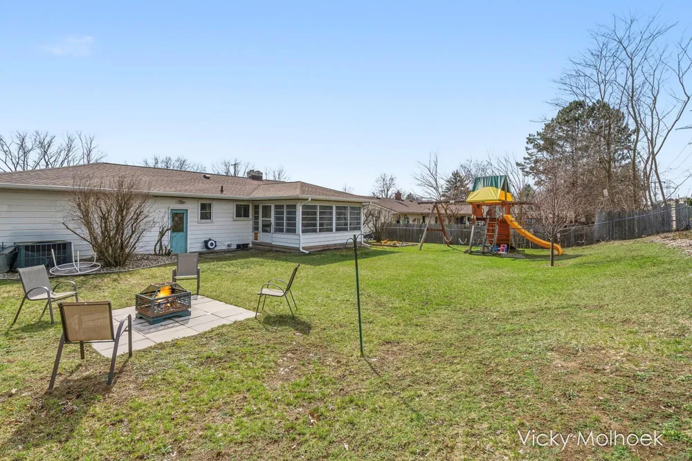 1651 Sunny Creek Street SE Kentwood, MI 49508