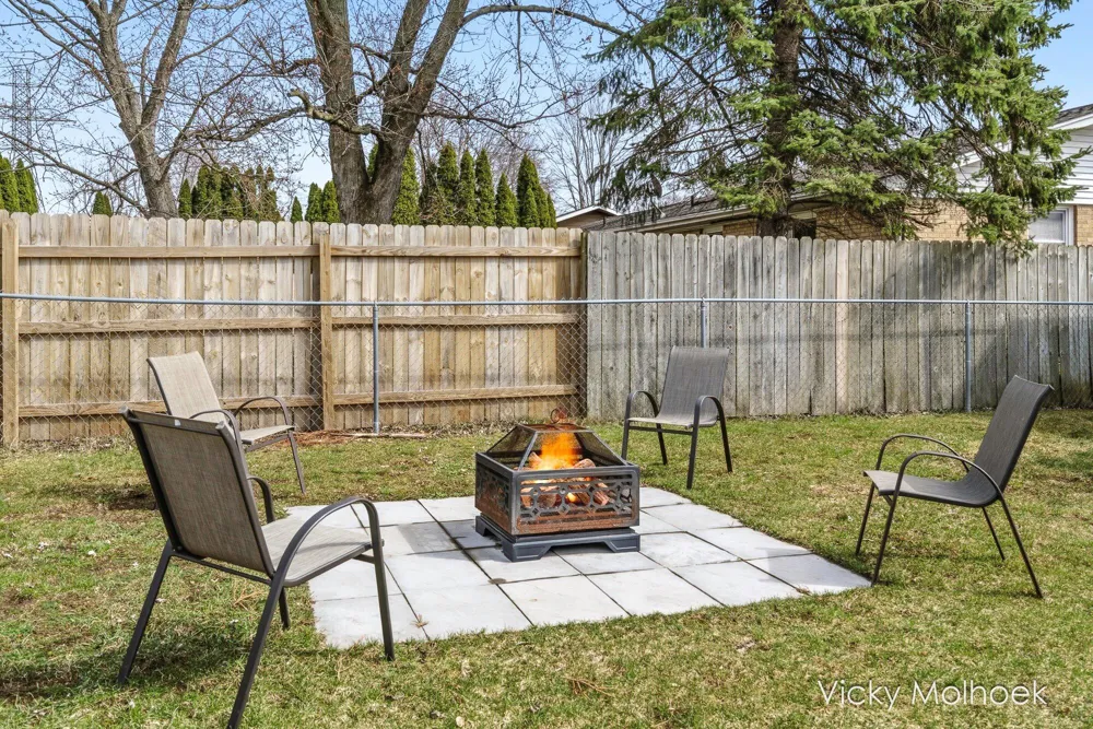 1651 Sunny Creek Street SE Kentwood, MI 49508