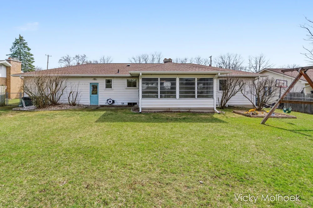 1651 Sunny Creek Street SE Kentwood, MI 49508