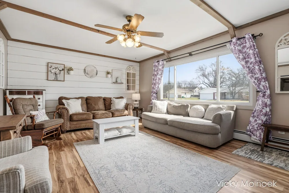 1651 Sunny Creek Street SE Kentwood, MI 49508