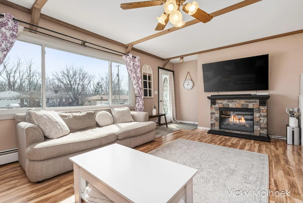 1651 Sunny Creek Street SE Kentwood, MI 49508