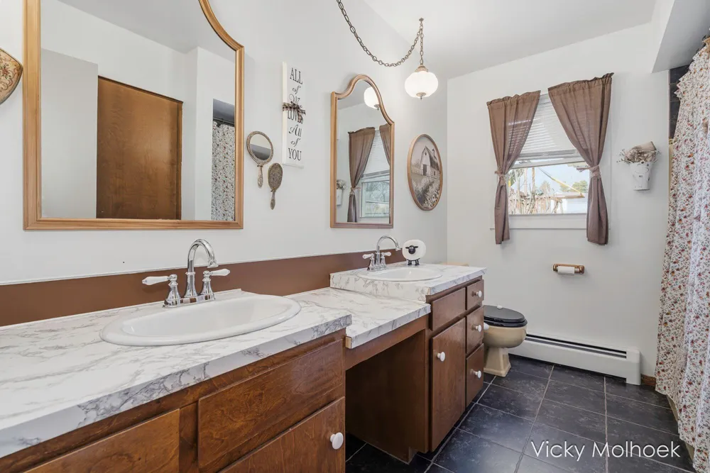 1651 Sunny Creek Street SE Kentwood, MI 49508