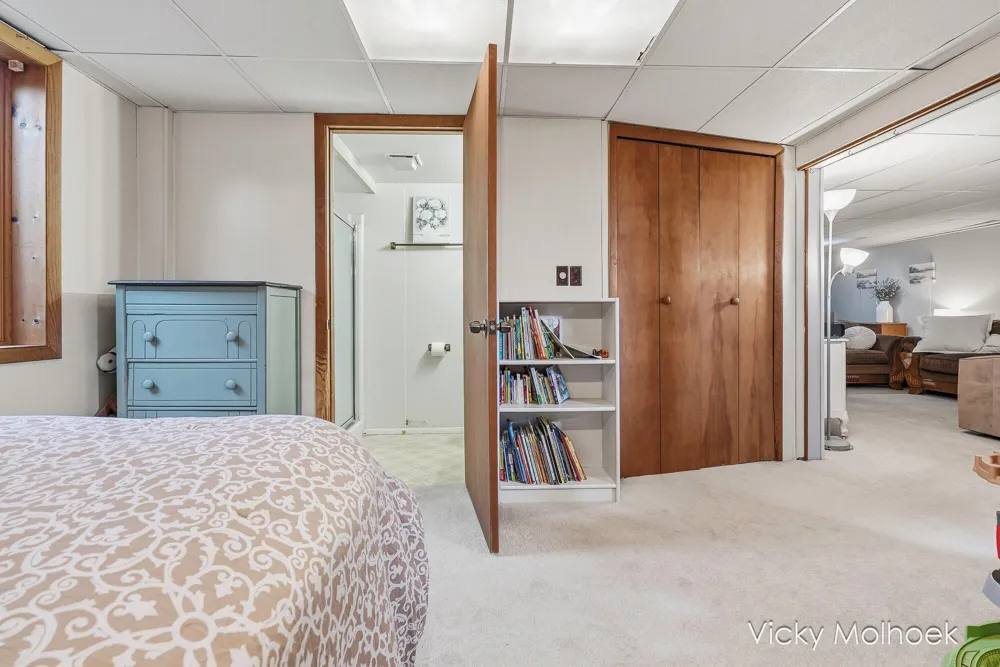 1651 Sunny Creek Street SE Kentwood, MI 49508