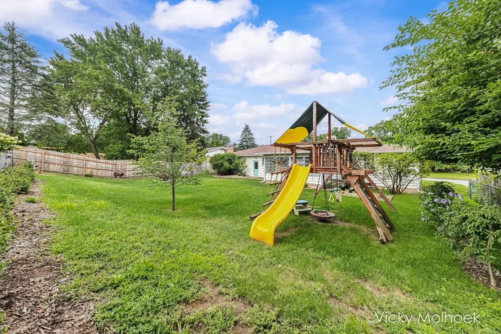1651 Sunny Creek Street SE Kentwood, MI 49508