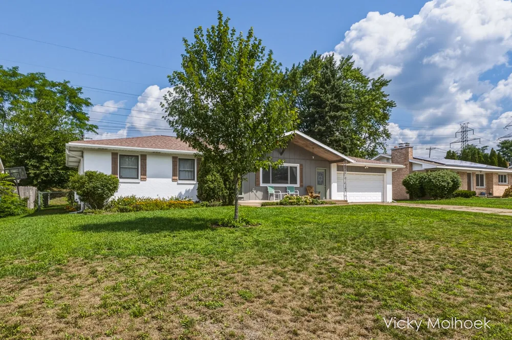 1651 Sunny Creek Street SE Kentwood, MI 49508