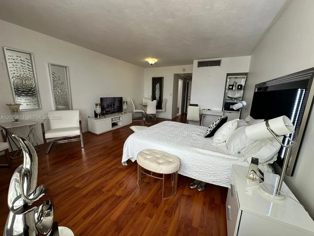 2899 Collins Ave #1734 Miami Beach, FL 33140