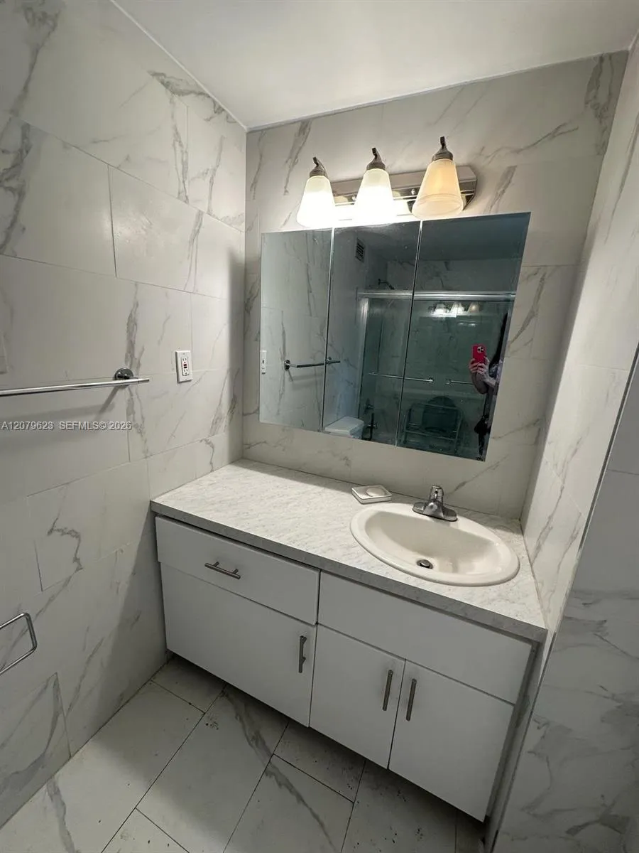 2899 Collins Ave #1734 Miami Beach, FL 33140