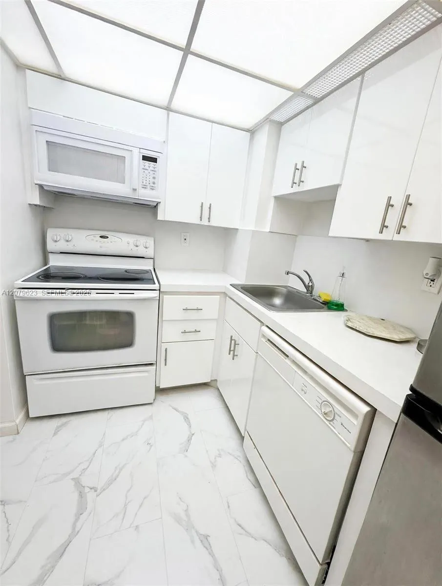 2899 Collins Ave #1734 Miami Beach, FL 33140