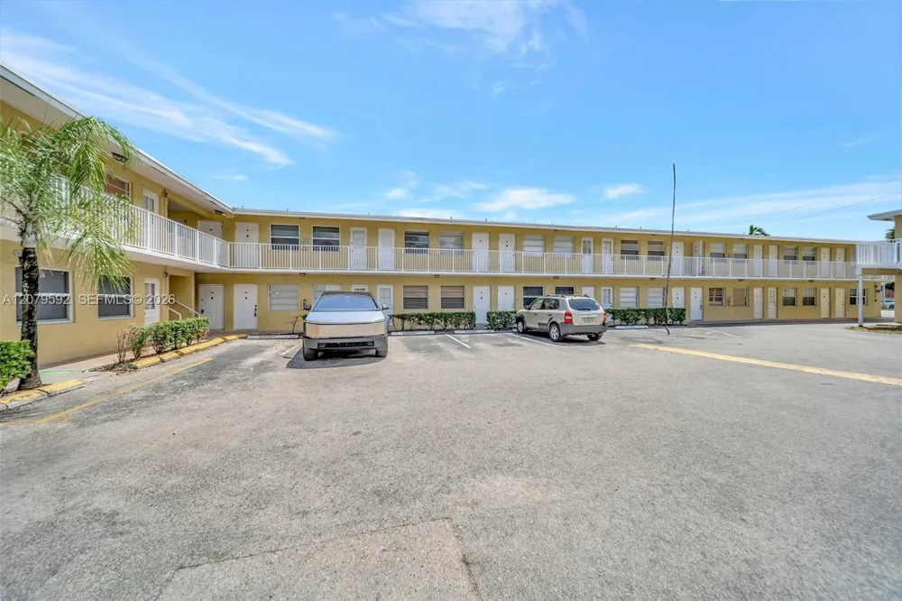 4051 NE 13th Ave #57-3 Oakland Park, FL 33334