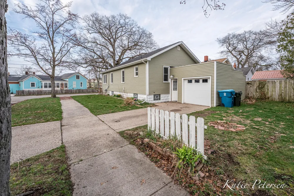 1843 Fair Avenue Muskegon City, MI 49441