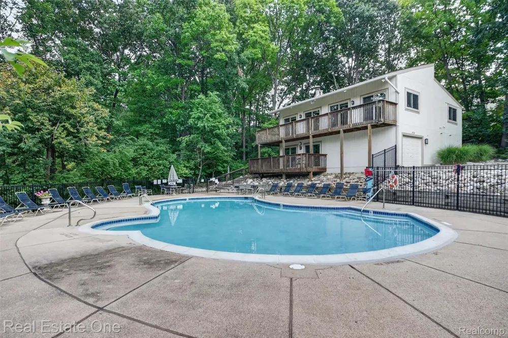 1655 Riverside Drive #12 Rochester Hills City, MI 48309