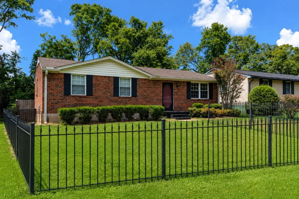3229 Briarwick Dr Nashville, TN 37218