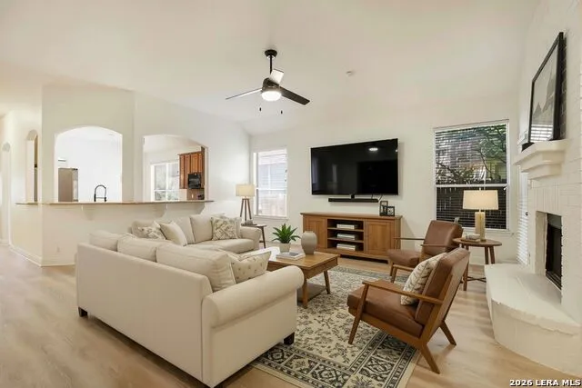 5718 Thunder Oaks San Antonio, TX 78261