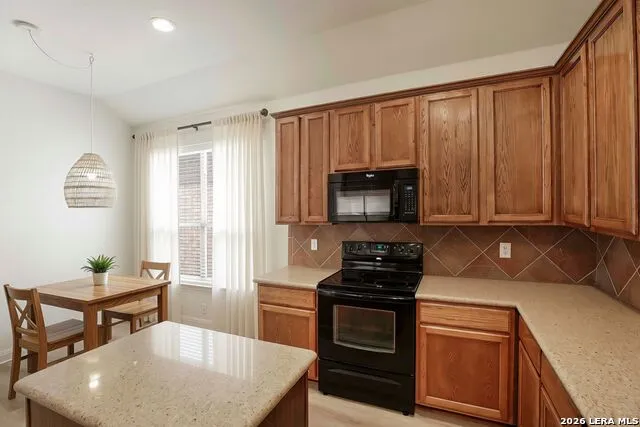 5718 Thunder Oaks San Antonio, TX 78261