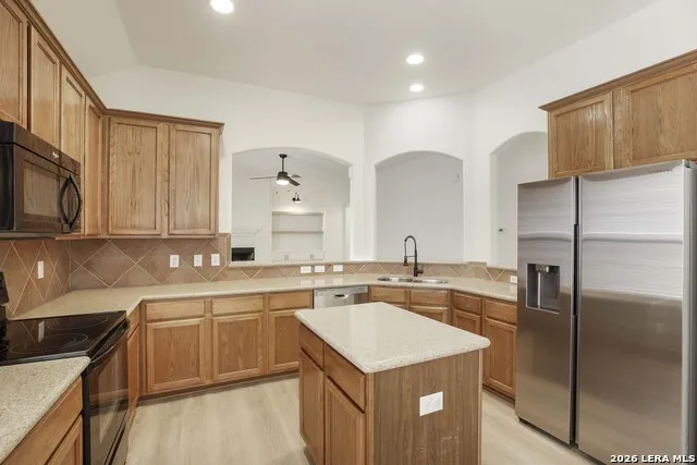5718 Thunder Oaks San Antonio, TX 78261