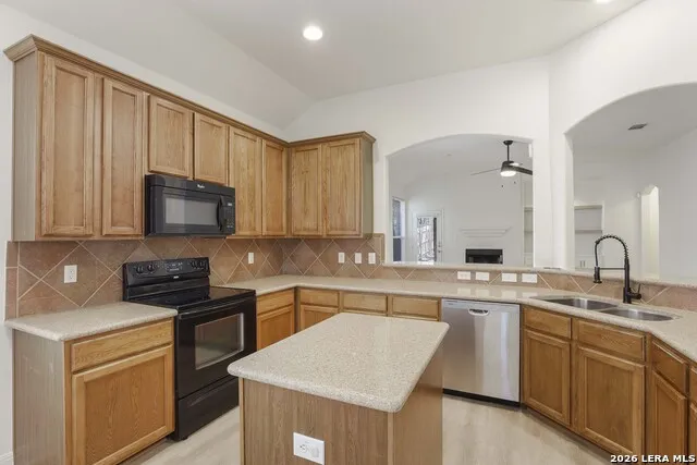 5718 Thunder Oaks San Antonio, TX 78261