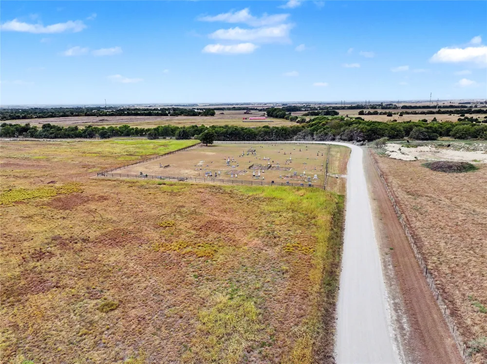 272 HCR-3106 Abbott, TX 76621
