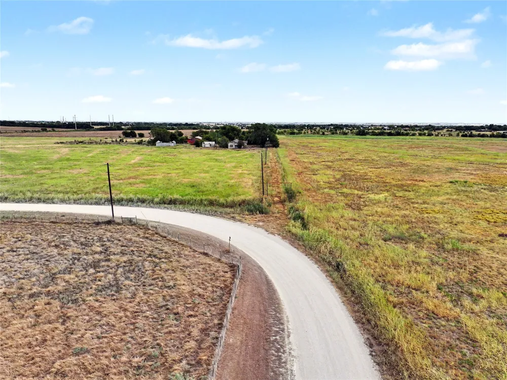 272 HCR-3106 Abbott, TX 76621