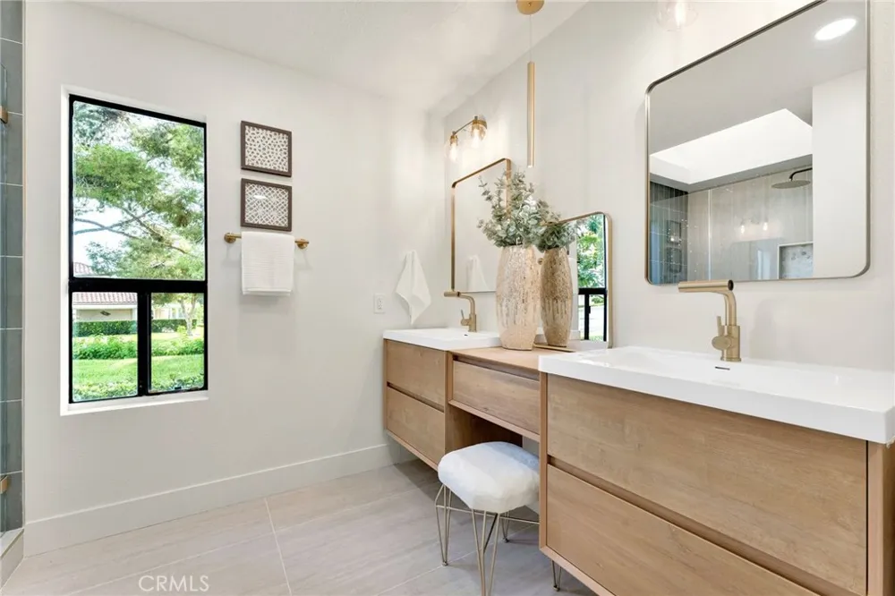 28404 Buena Vis Mission Viejo, CA 92692