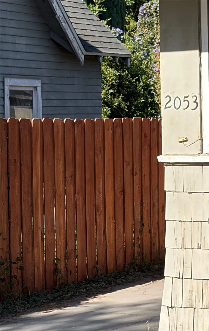 2053 Garfield Pasadena, CA 91104