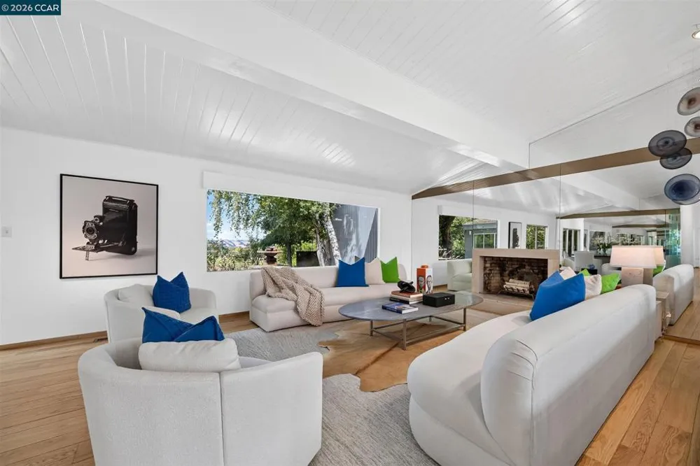 65 Bates Blvd Orinda, CA 94563