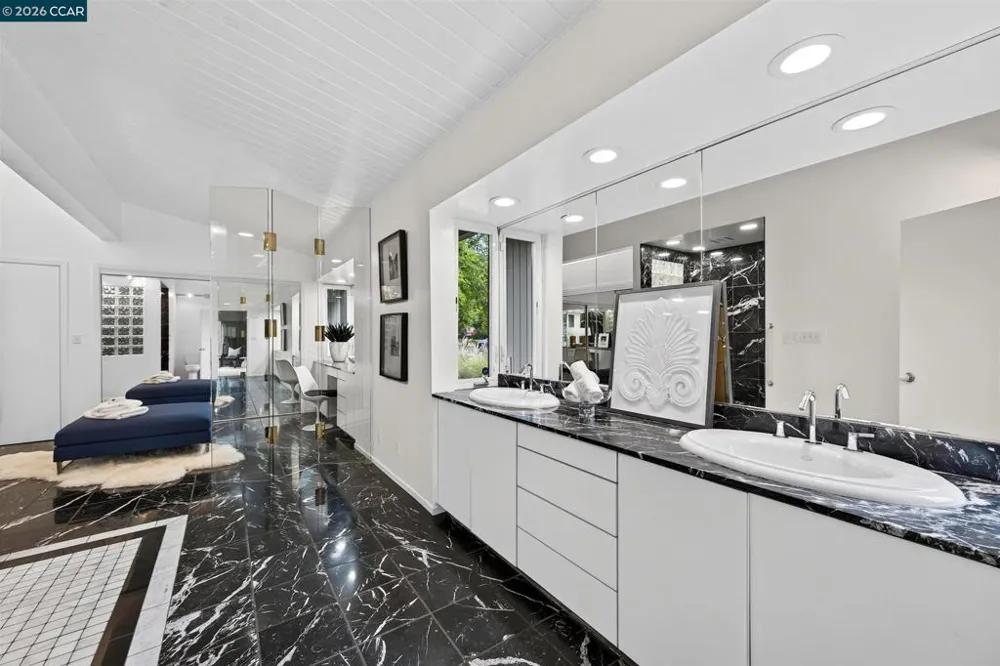65 Bates Blvd Orinda, CA 94563