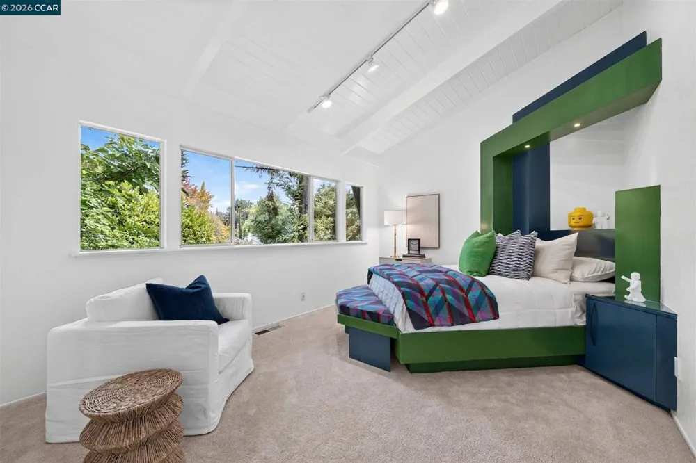 65 Bates Blvd Orinda, CA 94563