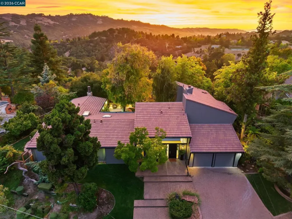 65 Bates Blvd Orinda, CA 94563