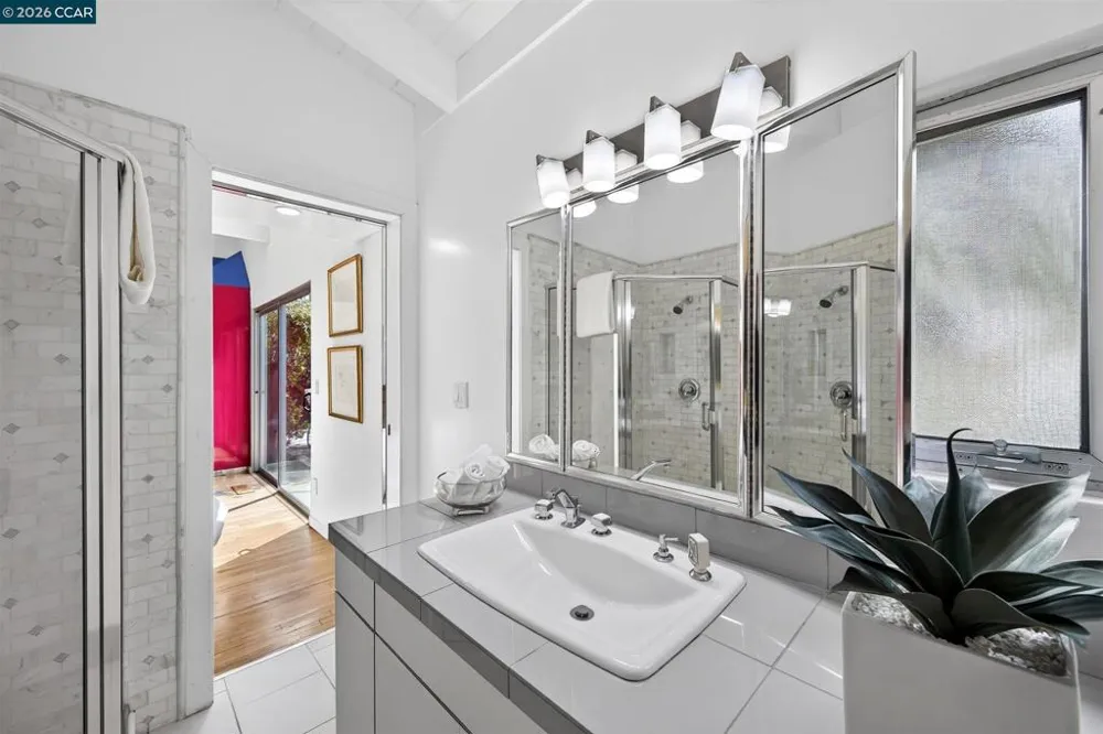65 Bates Blvd Orinda, CA 94563